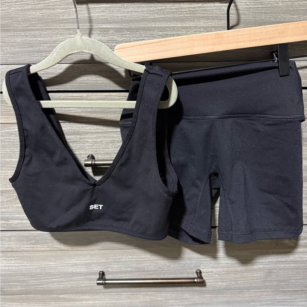 SET active Sportbody shorts and bra set size medium black